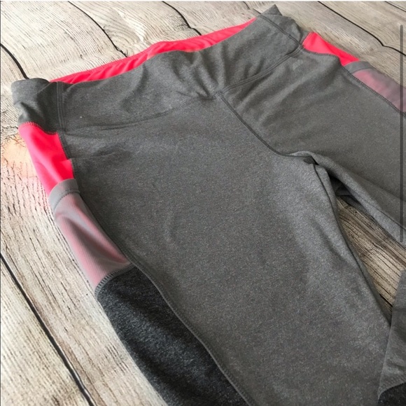 Avia | Color Block Legging Capri - Picture 2 of 3